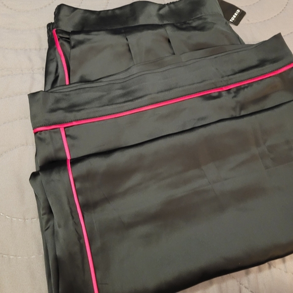 Torrid satin wide leg pants black with pink seam - Picture 7 of 11